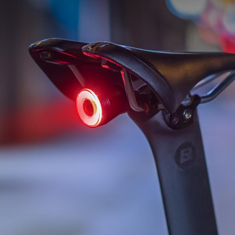 Tylny reflektor LED z inteligentnym czujnikiem hamulca — idealny do jazdy miejskiej i sportowej
